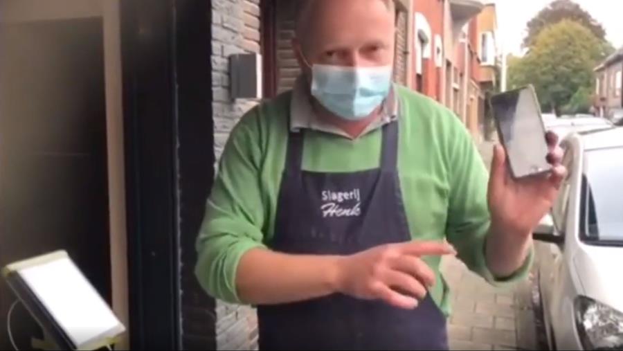 Le boucher Henk De Vlieger raccourcit les files d'attente à son magasin grâce à une application