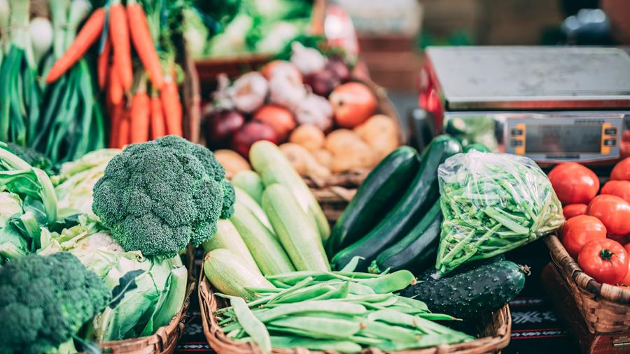 DES FRUITS ET LÉGUMES À LA BOUCHERIE POUR DU ONE-STOP-SHOPPING