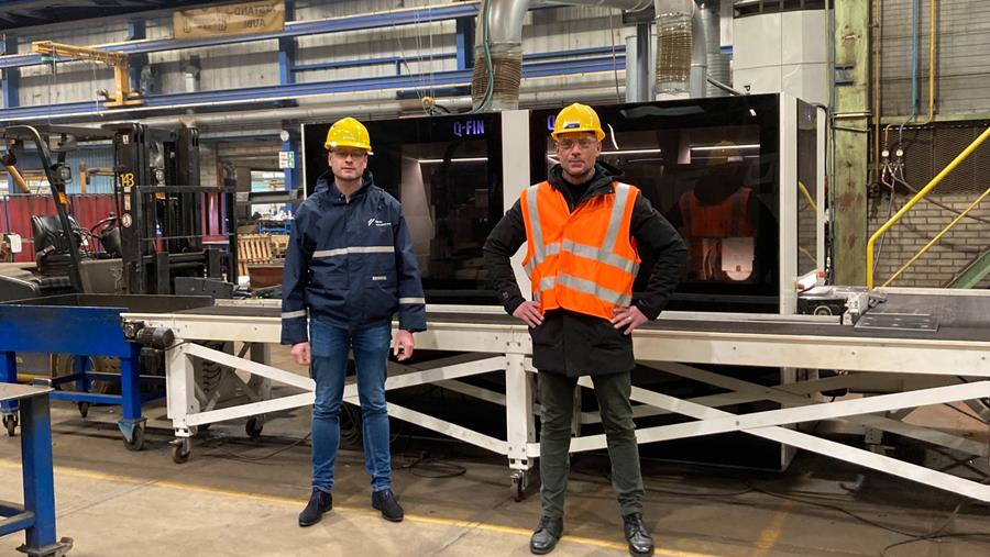 UNE ÉBAVUREUSE-RECTIFIEUSE POUR SOULAGER FERRIS STEEL